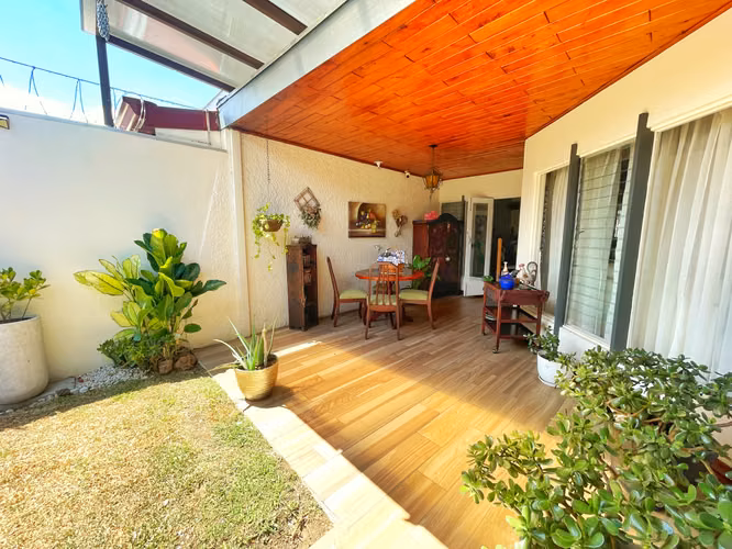 CASA DE UNA PLANTA EN ROHRMOSER CON USO DE SUELO MIXTO! P604