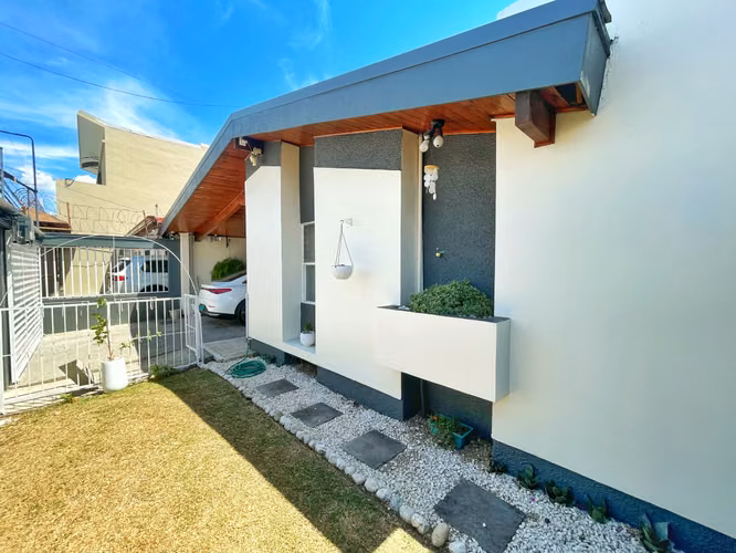 CASA DE UNA PLANTA EN ROHRMOSER CON USO DE SUELO MIXTO! P604