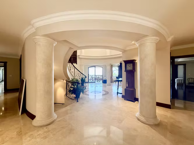Venta de exclusiva residencia de lujo en Villa Real, Santa Ana - Imagen 6