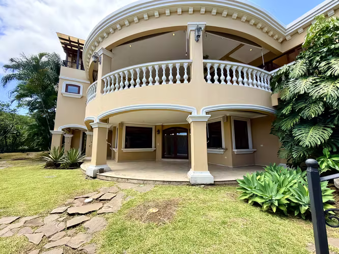 Venta de exclusiva residencia de lujo en Villa Real, Santa Ana - Imagen 16