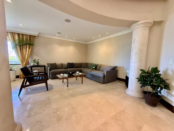 Venta de exclusiva residencia de lujo en Villa Real, Santa Ana - Imagen 7