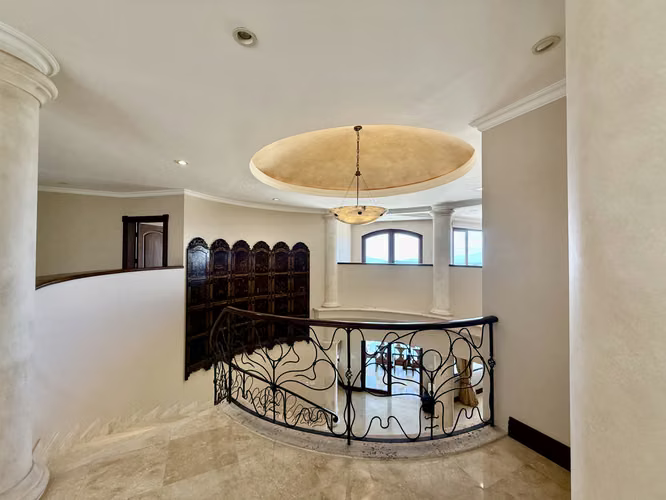 Venta de exclusiva residencia de lujo en Villa Real, Santa Ana - Imagen 3