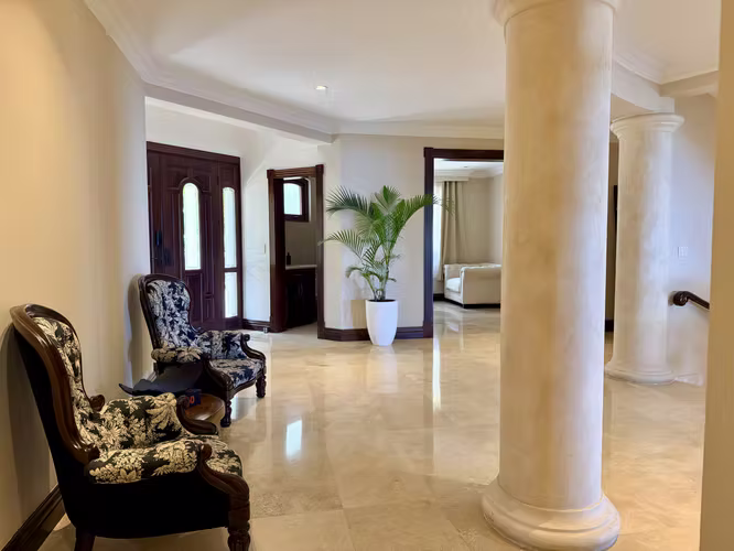Venta de exclusiva residencia de lujo en Villa Real, Santa Ana - Imagen 5