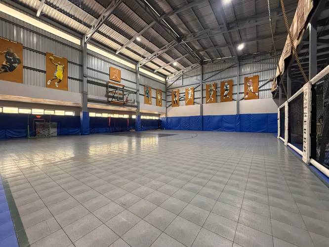 Alquiler de Edificio comercial con oficinas en Sabana Oeste