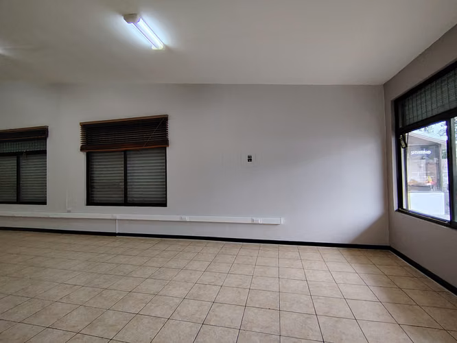 Local Comercial- Oficinas 70m2- parqueo San Rafael Alajuela - Imagen 10