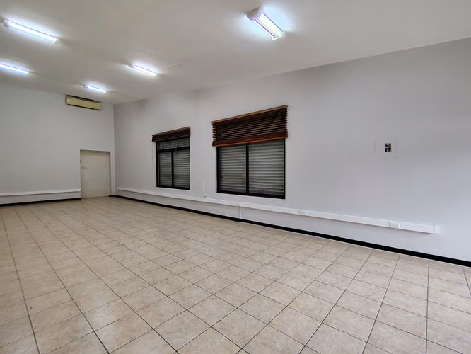 Local Comercial- Oficinas 70m2- parqueo San Rafael Alajuela - Imagen 9