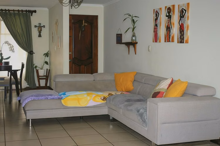 ¡Hermoso y cálido hogar ideal para familias y mascotas en la Ciudad! - Imagen 6