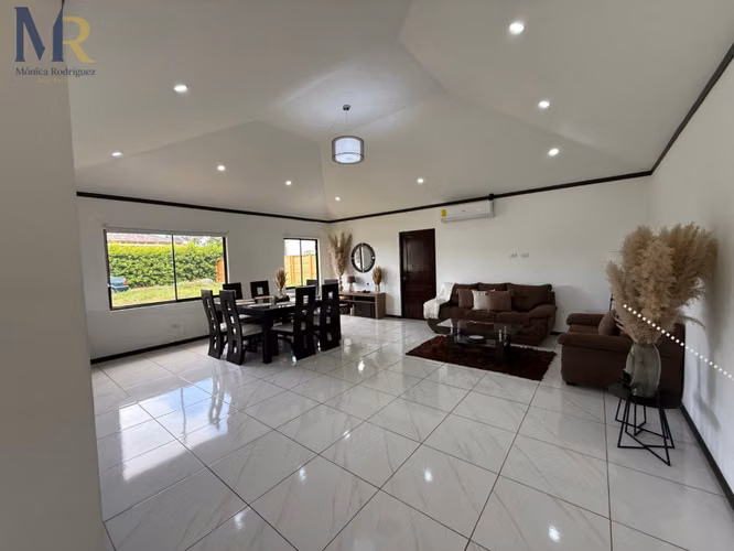 CASA EN VENTA Condominio Parque del Encino Liberia, Guanacaste