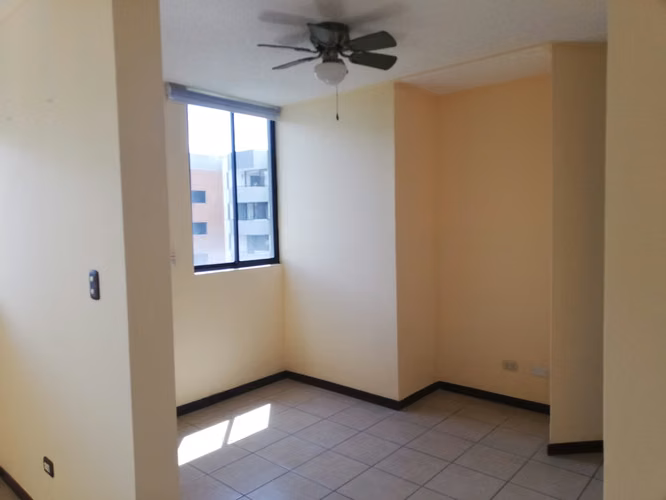 GANGA! Precioso apartamento en amplio Condominio - Imagen 3