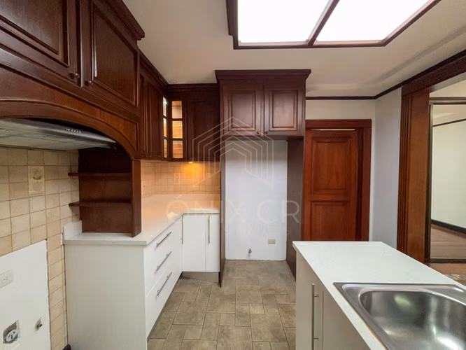 Vive en Rohrmoser: Casa Independiente con Jacuzzi en Suite y Azotea Privada - Imagen 6
