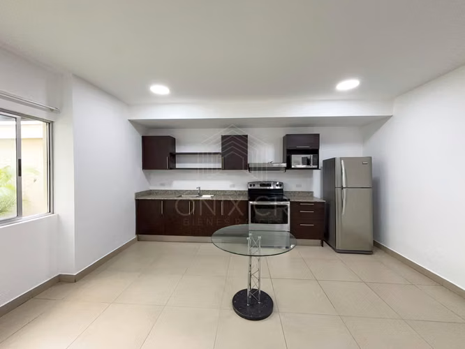 Alquiler Moderno Apartamento en Sabana Norte con Patio