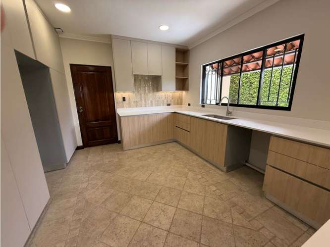 CASA EN VENTA, ESCAZÚ, CONDOMINIO CERRO ALTO, CON VISTA ESPECTACULAR - Imagen 3