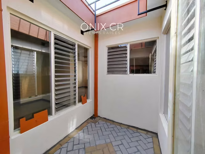 En Alquiler Casa De Un Piso En Pinares De Curridabat Con 5 Habitaciones + Oficina y Jardín - Imagen 13