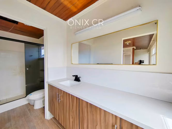 En Alquiler Casa De Un Piso En Pinares De Curridabat Con 5 Habitaciones + Oficina y Jardín - Imagen 14