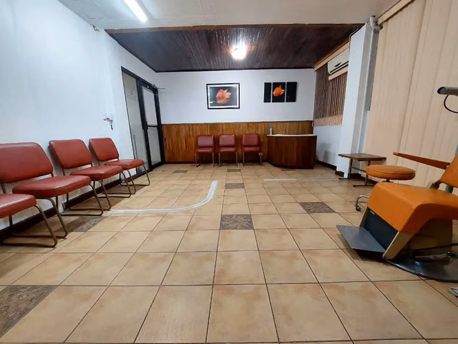 Oficina en Centro Médico: Oportunidad de Inversión - Imagen 3