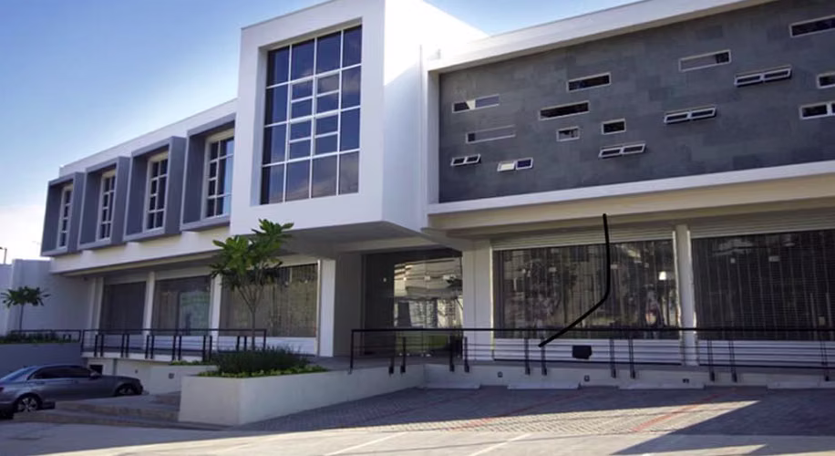 Alquiler de Oficina en Curridabat. Incluye Servicios. Frente a Plaza Cristal - Imagen 11