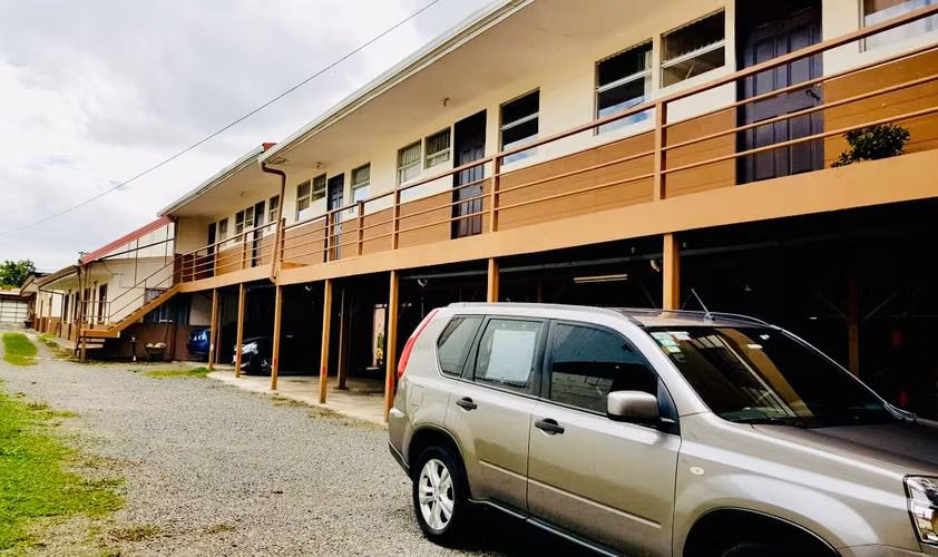 Apto. en Alquiler. Propiedad muy segura, céntrica y privada (parqueo disponible)