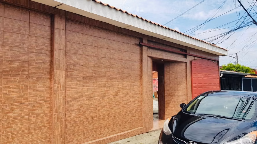 Apto. en Alquiler. Propiedad muy segura, céntrica y privada (parqueo disponible)