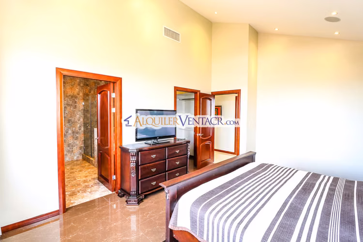APARTAMENTO AMUEBLADO DE 210 M2 CON TERRAZA GRANDE Y VISTA EN ESCAZU - Imagen 14