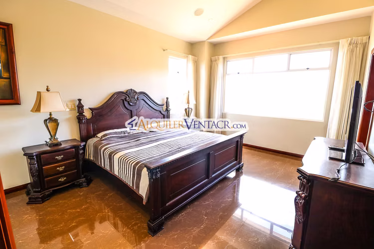 APARTAMENTO AMUEBLADO DE 210 M2 CON TERRAZA GRANDE Y VISTA EN ESCAZU - Imagen 12