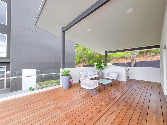 Para estrenar! Lujoso apartamento con jardín y línea blanca en Santa Ana - Imagen 5