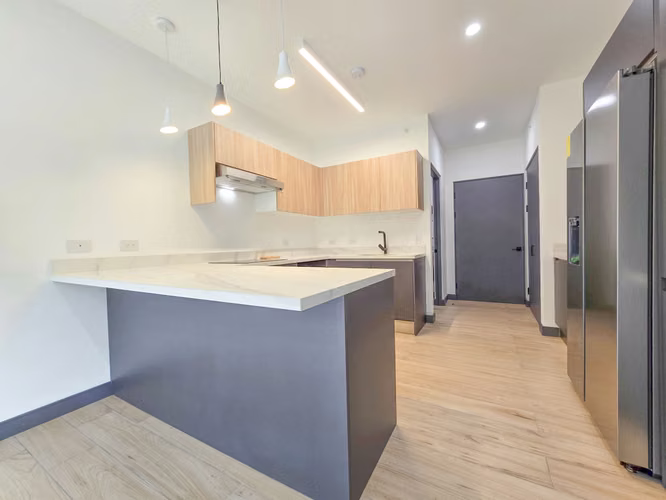 Para estrenar! Lujoso apartamento con jardín y línea blanca en Santa Ana - Imagen 19