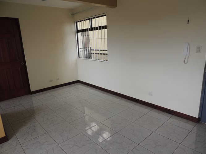 Apartamento de dos cuartos y parqueo, en Sabanilla.  NO mascotas. - Imagen 2