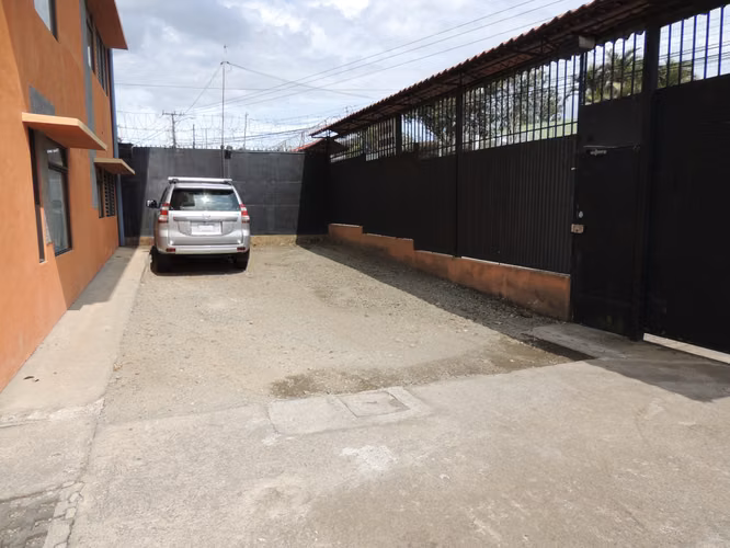 Apartamento de dos cuartos y parqueo, en Sabanilla.  NO mascotas. - Imagen 10