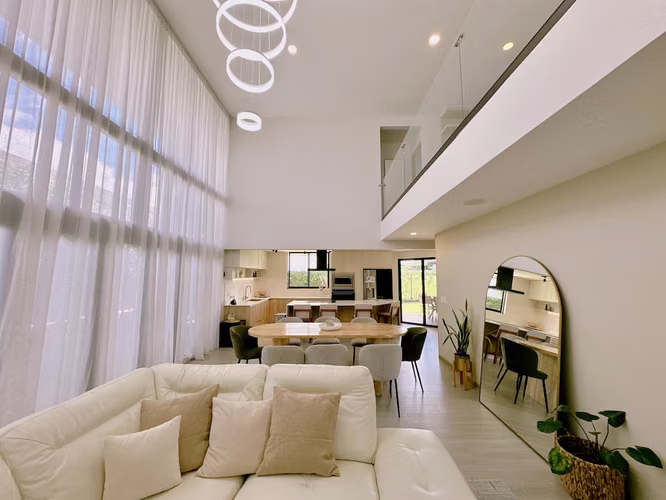 VENTA DE MODERNA CASA EN CONDOMINIO EN LOS REYES, LA GUACIMA - ALAJUELA - Imagen 19