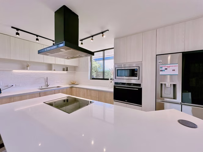 VENTA DE MODERNA CASA EN CONDOMINIO EN LOS REYES, LA GUACIMA - ALAJUELA - Imagen 7