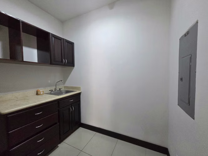 Trejos Montealegre/ Punto Ideal para Su Oficina/ IVA incluido