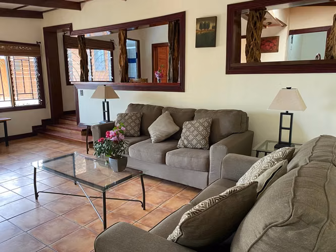 CASA DE 2 HABITACIONES TOTALMENTE AMUEBLADA Y EQUIPADA EN LAS MONTAÑAS DE SANTA ANA