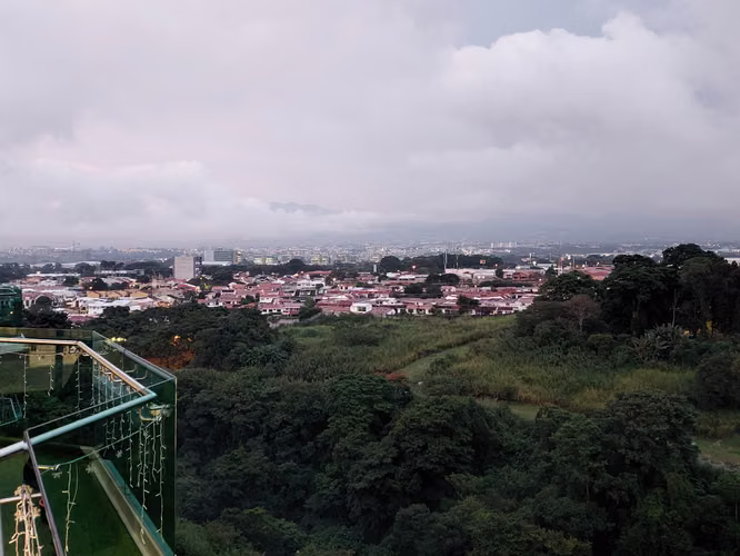 VENTA DE PENTHOUSE DE 2 HABITACIONES Y 3 PARQUEOS - Imagen 11