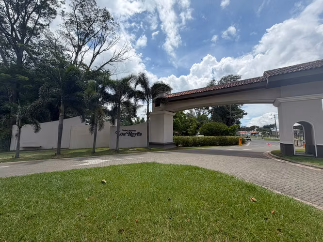 VENTA DE LOTE EN HACIENDA LOS REYES EN LA GUACIMA DE ALAJUELA - Imagen 6
