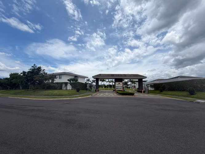 VENTA DE LOTE EN HACIENDA LOS REYES EN LA GUACIMA DE ALAJUELA - Imagen 12