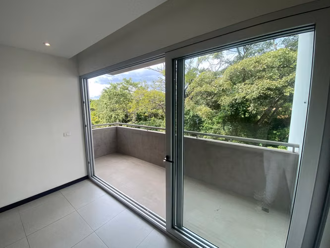 APARTAMENTO EN VENTA | ACABADOS FINOS, AMPLIOS ESPACIOS Y EXCELENTES AMENIDADES - Imagen 2