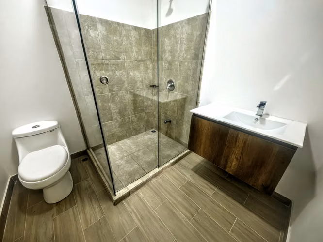 CASA REMODELADA DE UNA PLANTA EN CONDOMINIO SANTA RITA - CONCEPCIÓN DE TRES RÍOS