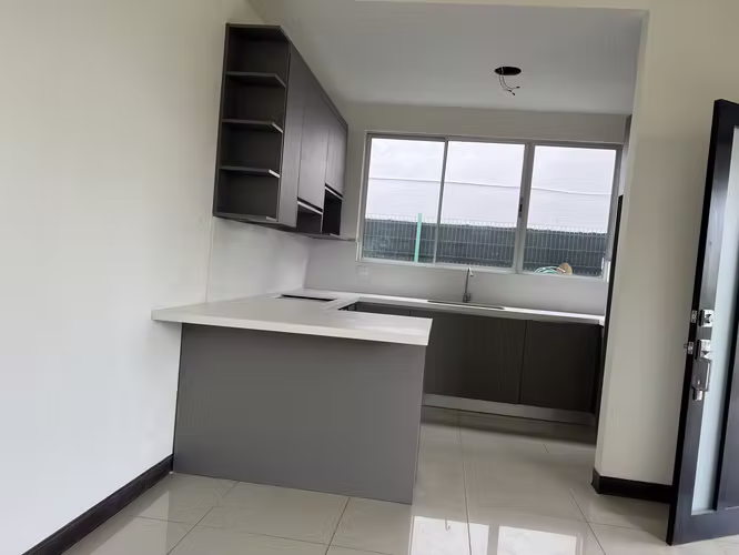 CASA REMODELADA DE UNA PLANTA EN CONDOMINIO SANTA RITA - CONCEPCIÓN DE TRES RÍOS