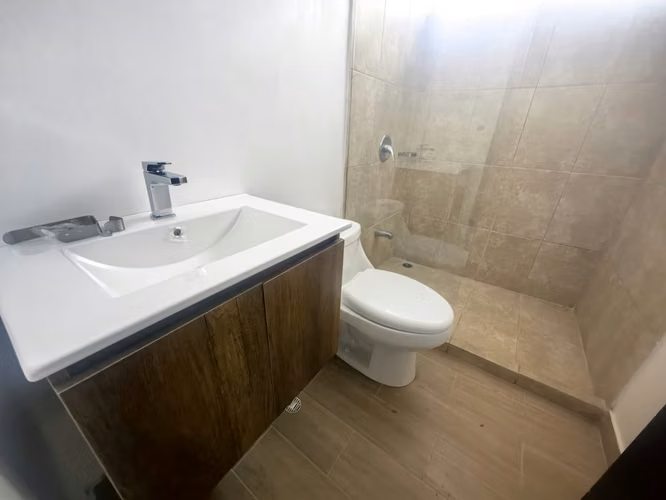 CASA REMODELADA DE UNA PLANTA EN CONDOMINIO SANTA RITA - CONCEPCIÓN DE TRES RÍOS