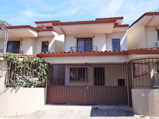 CASA INDEPENDIENTE DE 4 HABITACIONES EN SANTA ANA | AMPLIA, PRIVADA Y CON EXCELENTE UBICACIÓN