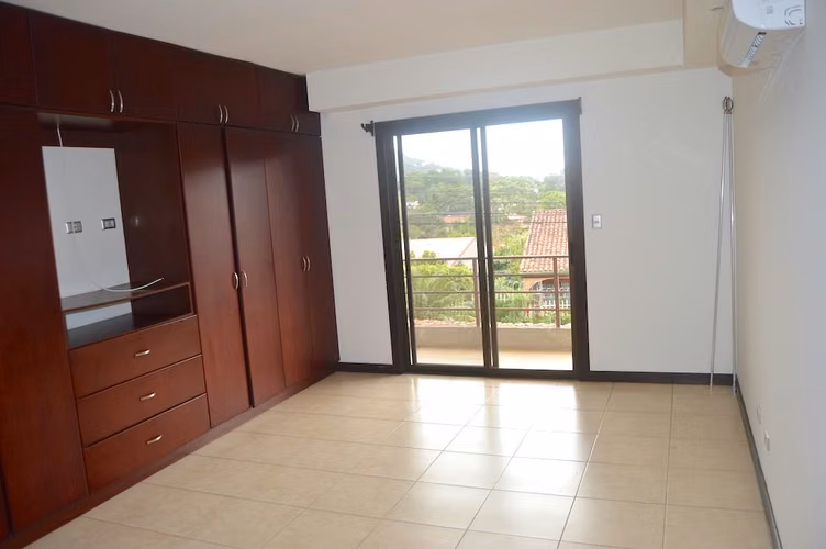 CASA INDEPENDIENTE DE 4 HABITACIONES EN SANTA ANA | AMPLIA, PRIVADA Y CON EXCELENTE UBICACIÓN