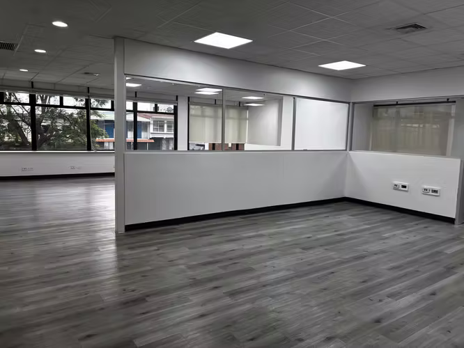 OFICINA EN ALQUILER EN CENTRO CORPORATIVO POR PASEO COLON - Imagen 10