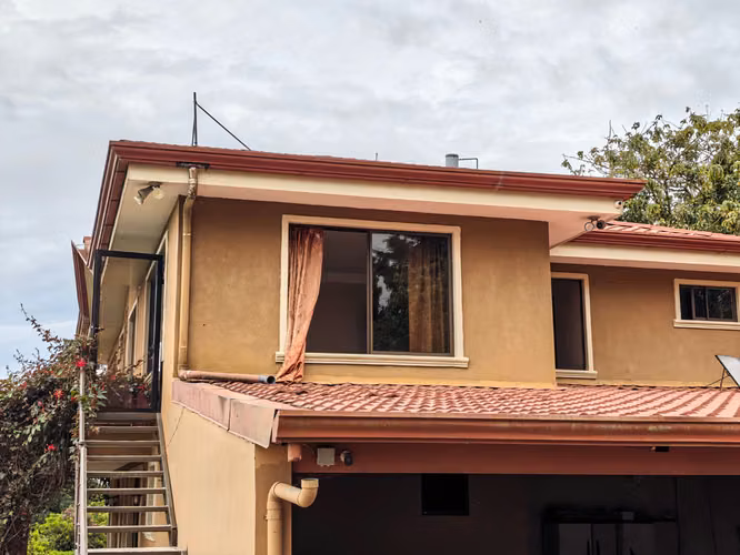 Se alquila apartamento rústico Amueblado en Las Nubes de Coronado