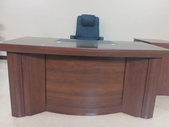 Escritorio con Arturito / Silla para escritorio