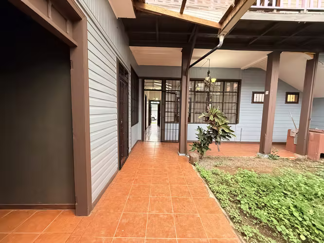 Alquiler de Local Comercial en Barrio Aranjuez – 5 Espacios / Jardín - Imagen 11