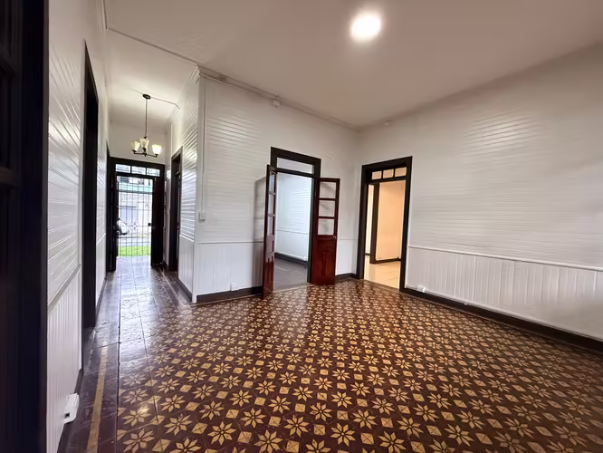 Alquiler de Local Comercial en Barrio Aranjuez – 5 Espacios / Jardín - Imagen 3