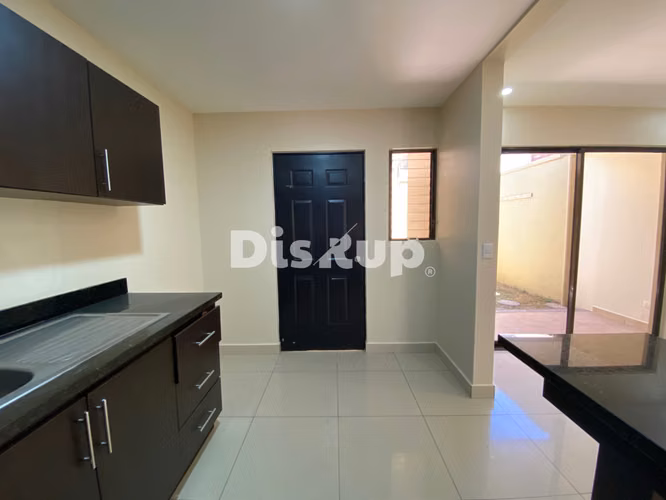 Hermosa casa de 3 hab. Con patio, en condominio. Sagrada Familia, San José - Imagen 6