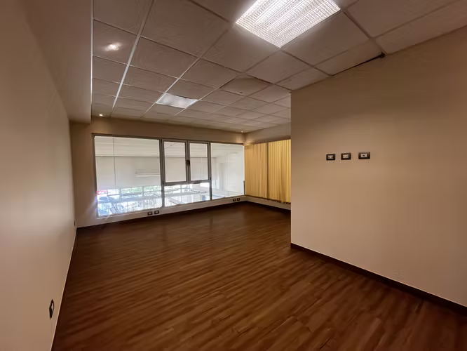 Alquiler local comercial en Guachipelín de Escazú | 260 m² | 4 parqueos - Imagen 14