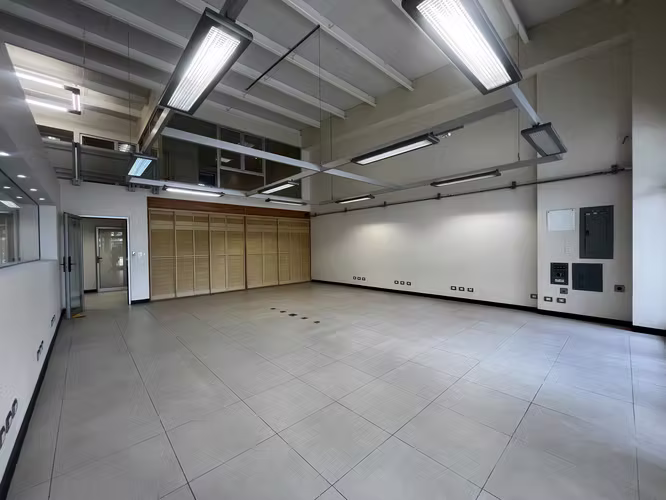 Alquiler local comercial en Guachipelín de Escazú | 260 m² | 4 parqueos