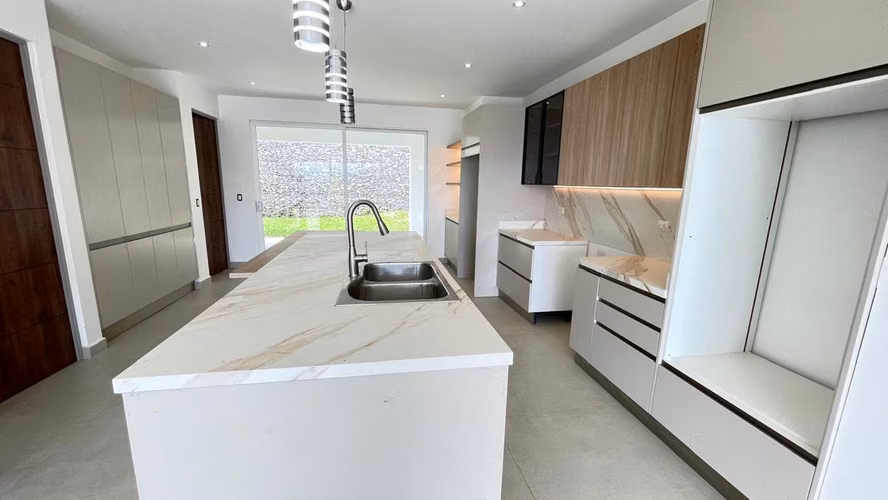 Venta de casa con increíbles vistas Guachipelín de Escazú - Imagen 8